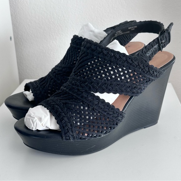 TORRID BLACK SLINGBACK CROCHET PLATFORM WEDGE - Picture 3 of 5